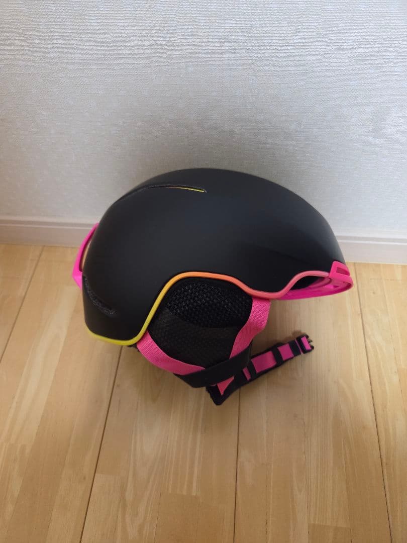 GIRO スキー・スノーボードヘルメット Mサイズ ブラック ピンク 収納袋つき