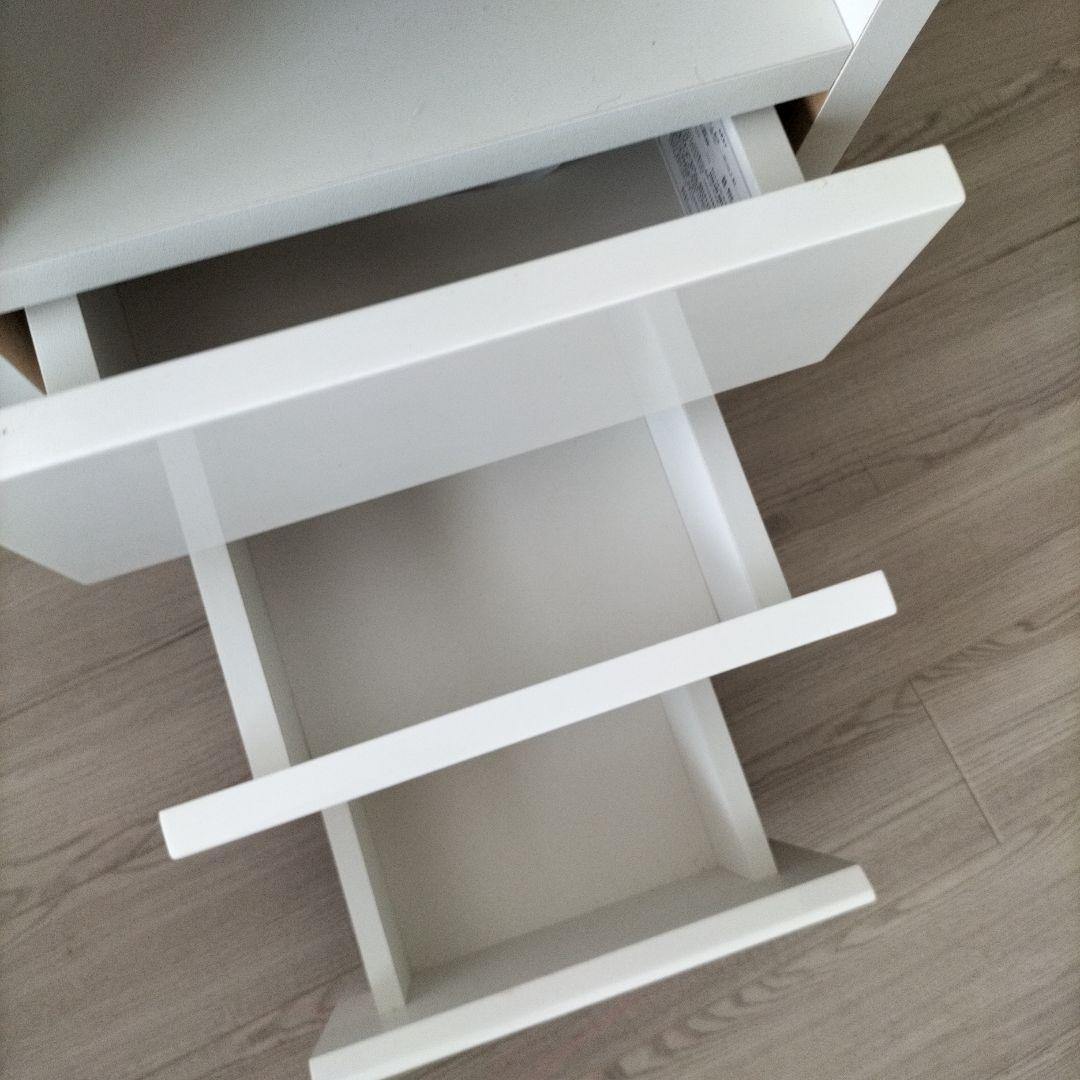 ベッドサイドチェスト