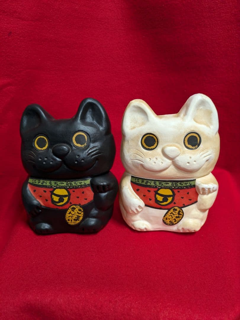 黒白招き猫　プラスチック　貯金箱