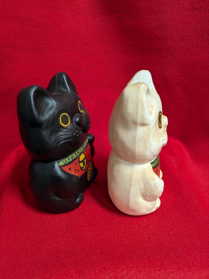 黒白招き猫　プラスチック　貯金箱