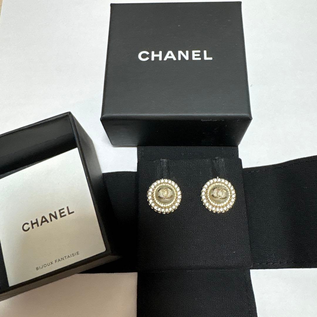 CHANEL パール装飾スタッドピアス