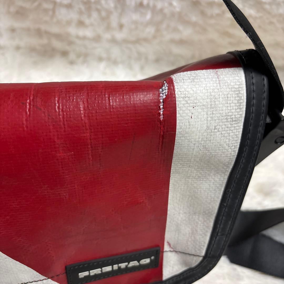 フライターグ　メッセンジャーバッグ　赤