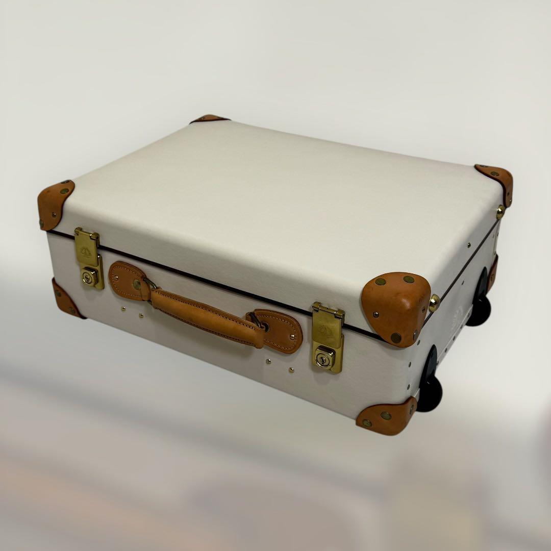 8465.グローブトロッター キャリーケース サファリ 18インチ アイボリー