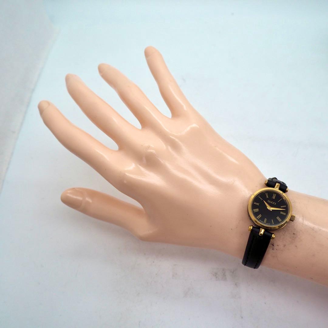 446 稼働 GUCCI 時計　レディース　サイドライン　ブラック　ローマン文字