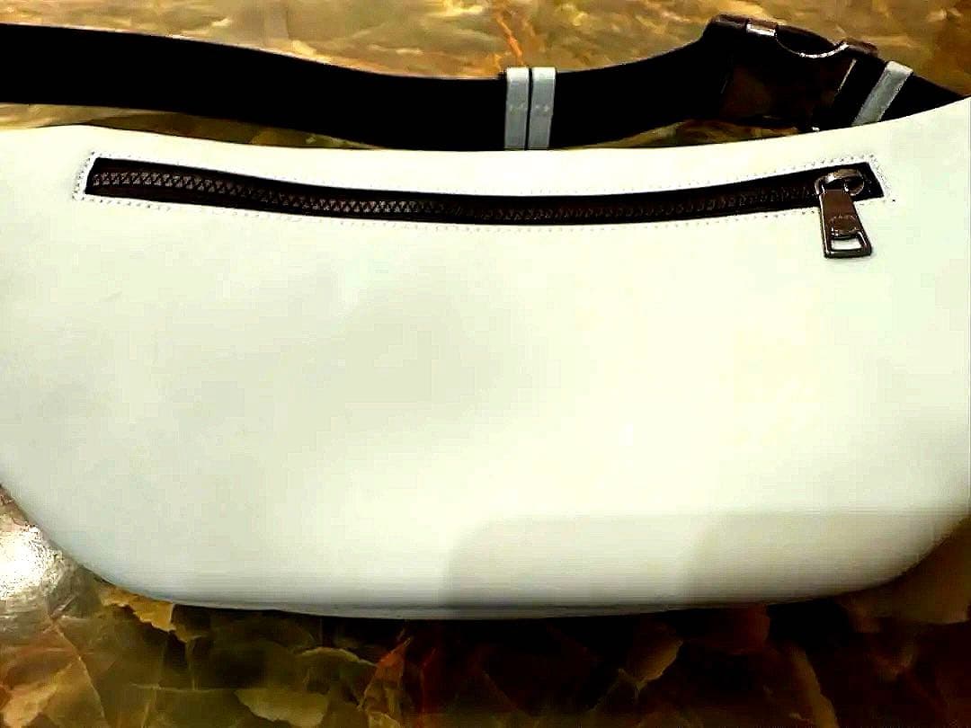 美品⚜️定価8.8万円 限定色 COACH コーチ ライトブルー ボディ バッグ