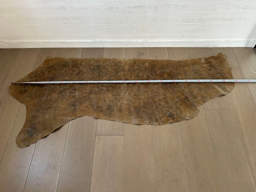 革製　ラグ　艶あり ディスプレイやベンチ上にも