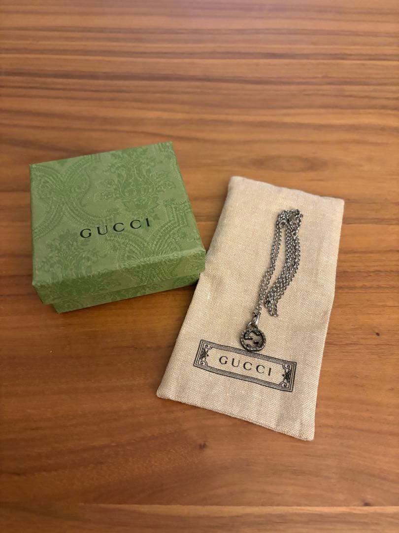 GUCCI ロゴ　ペンダントネックレス