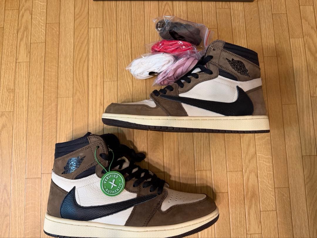 Travis Scott × Nike Air Jordan 1 ダークモカ