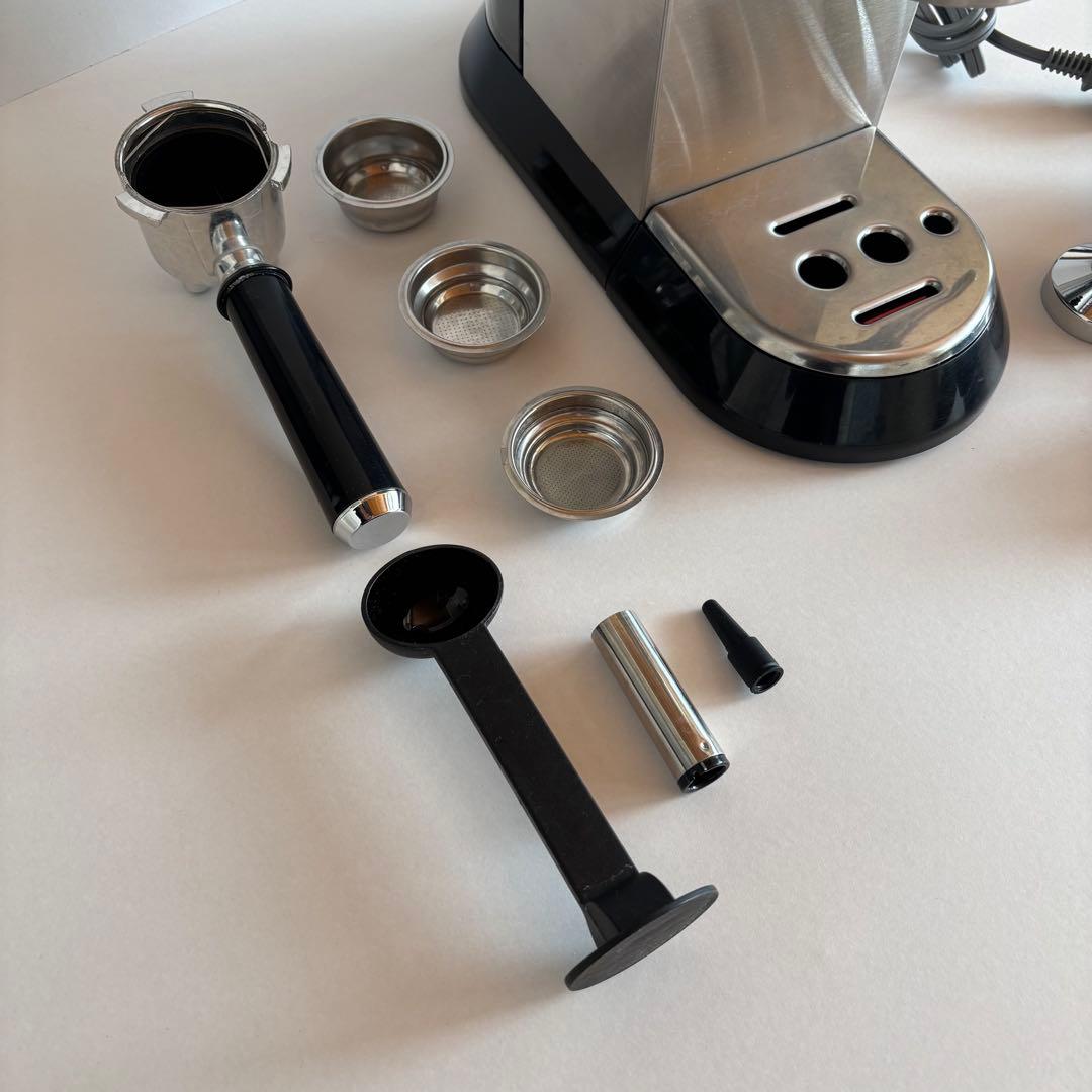 【迅速発送】デロンギ　デディカ　EC680　エスプレッソマシン　シルバー