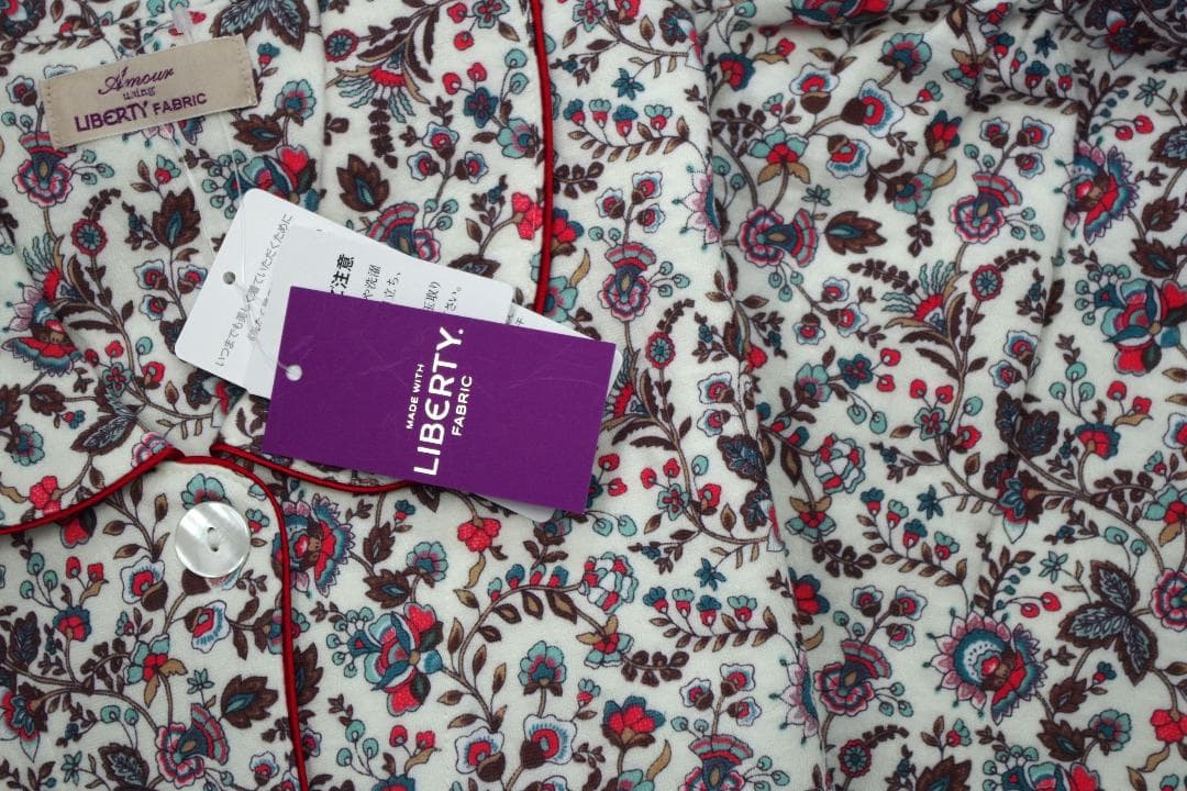 【新品】リバティ LIBERTY fabric　中綿入り秋冬物パジャマ（L)