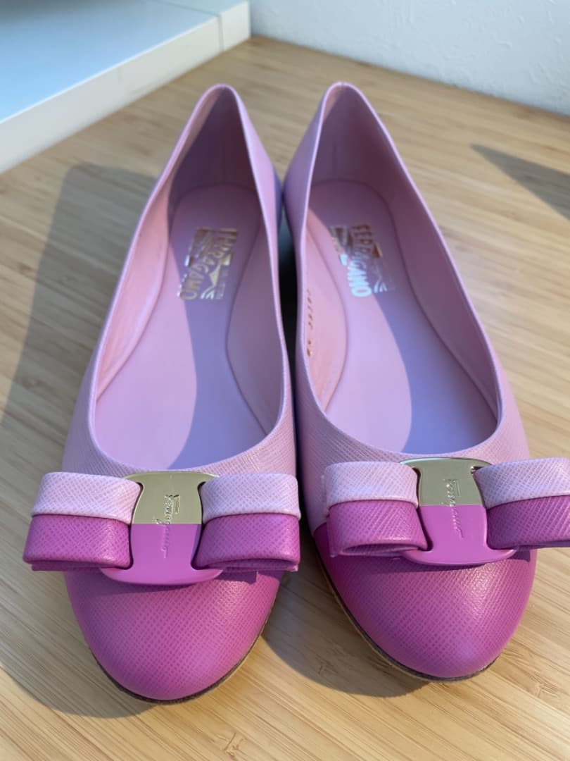 フェラガモ　パンプス　ピンク