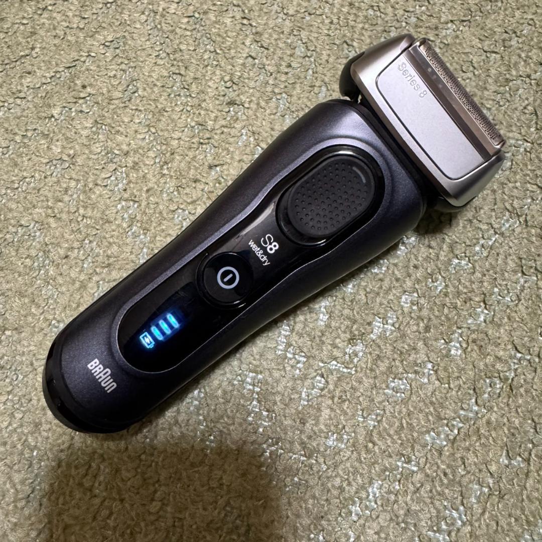 ブラウン 電気シェーバー シリーズ8 洗浄機付き 美品
