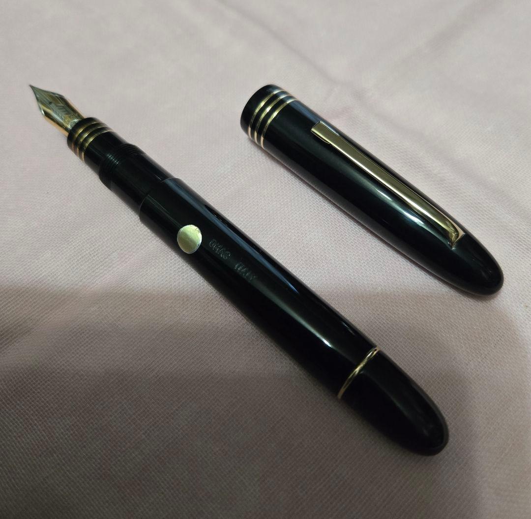 OMAS　MoMA型　万年筆 金色のリング付き