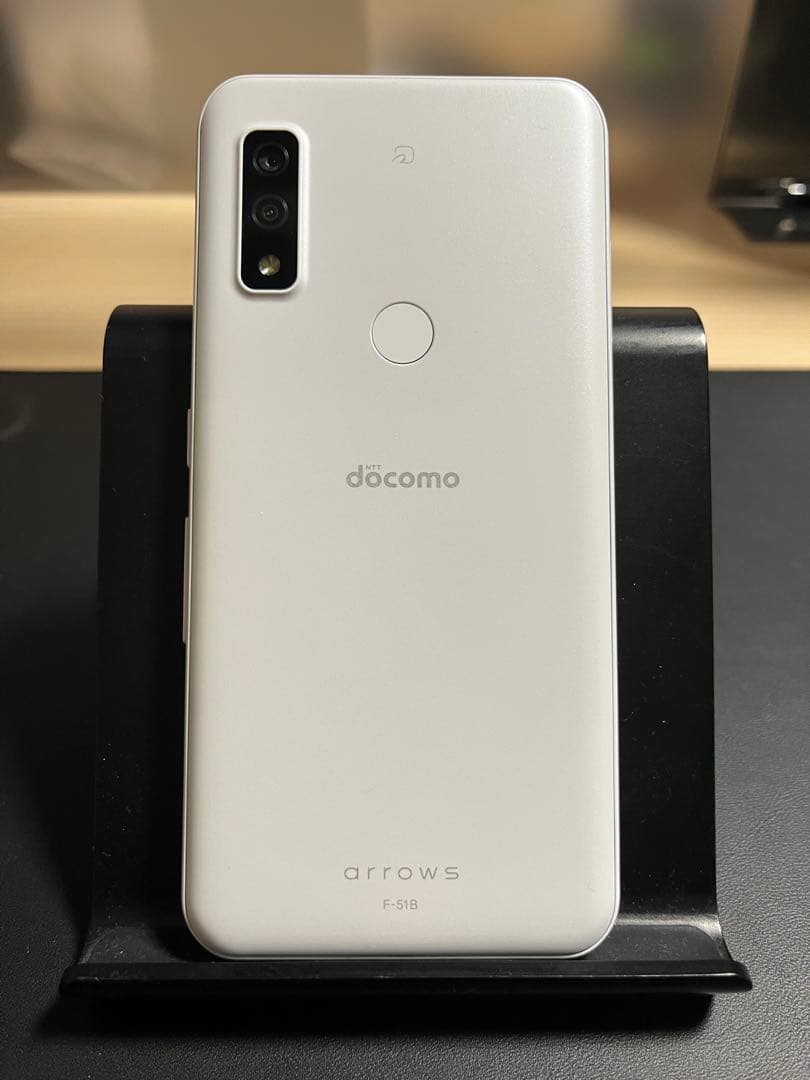 docomo arrows F-51B 白色 スマートフォン本体