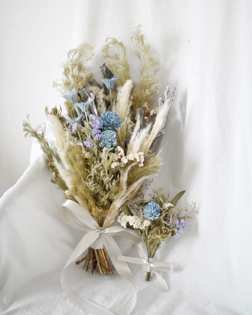 ブルー×グリーン×ホワイト ドライフラワーのナチュラルクラッチブーケ&ブートニア