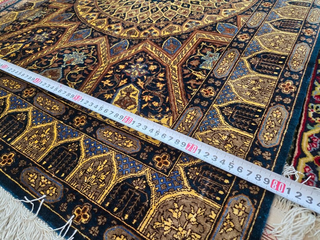 ペルシャ絨毯クム産綺麗なダークグリーンとゴルド色100%手織りシルク120×80