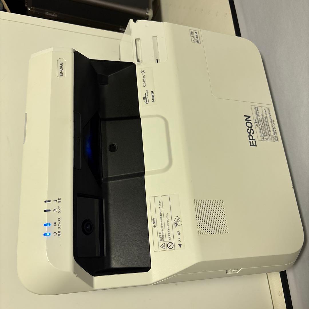 エプソン 超短焦点プロジェクター　EB-696UT 付属品豪華