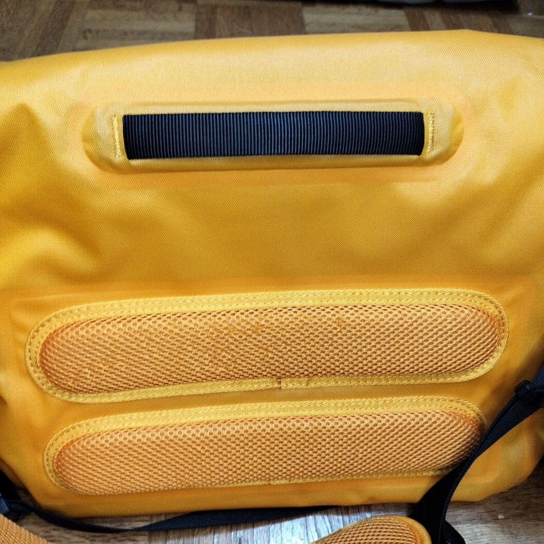 mont-bell メッセンジャーバッグ オレンジ?イエロー?