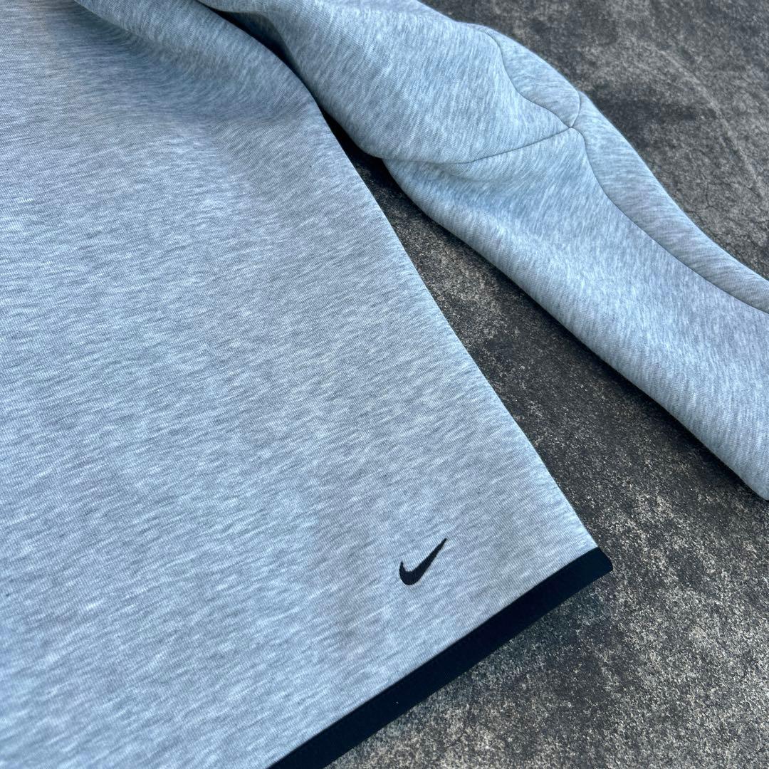 2025製 ナイキ テックフリース フルジップパーカー グレー 赤タグ