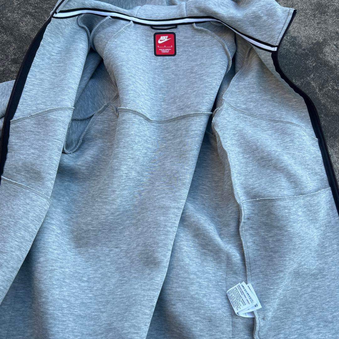 2025製 ナイキ テックフリース フルジップパーカー グレー 赤タグ