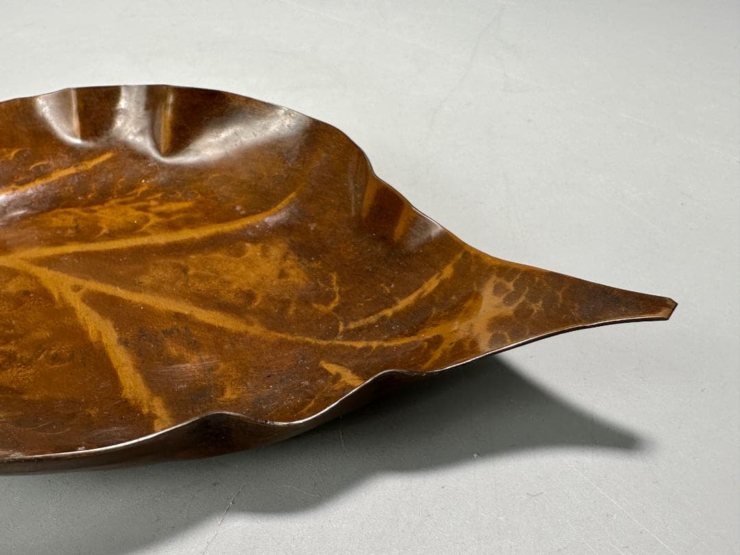 銅製　葉っぱ形灰皿　在銘　供箱