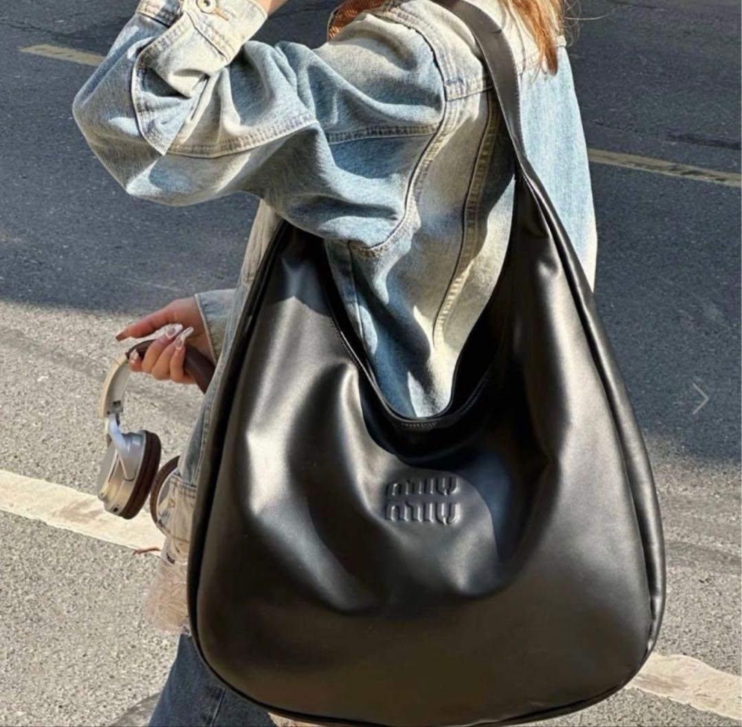 即日発送【正規品】miumiu レザーホーボーバッグ