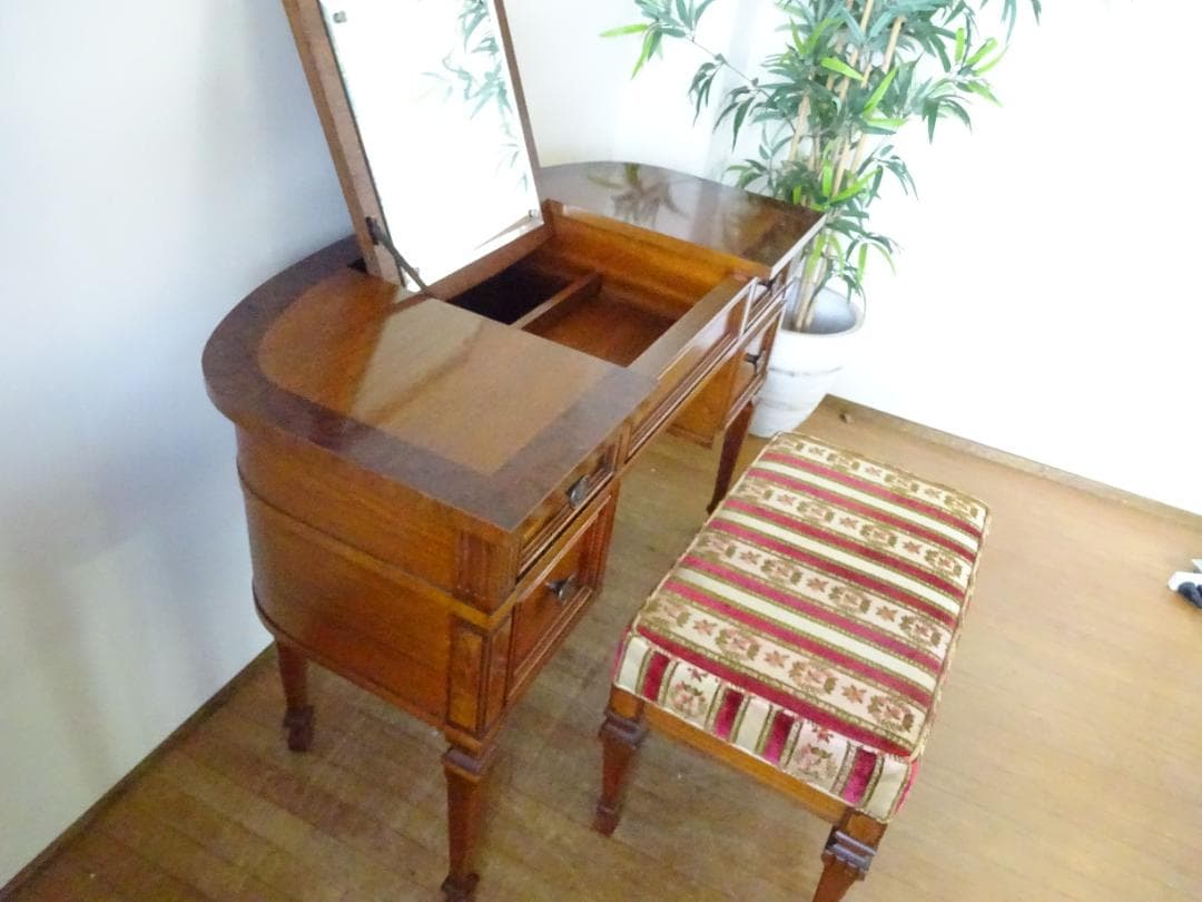 ドレクセルヘリテイジ　フランチェスカシリーズ　コンソールデスク　ドレッサー