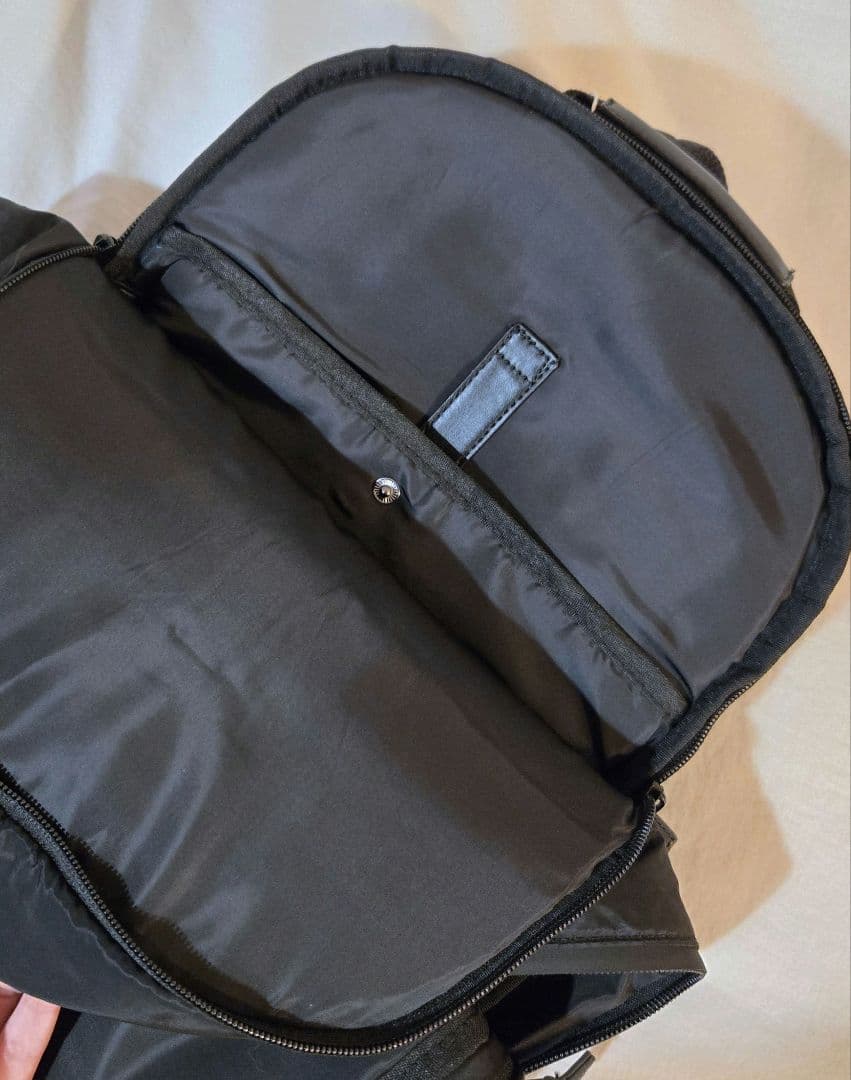 【新品】agnes b. VOYAGE 黒　軽量　防水　旅行　PC　　リュック