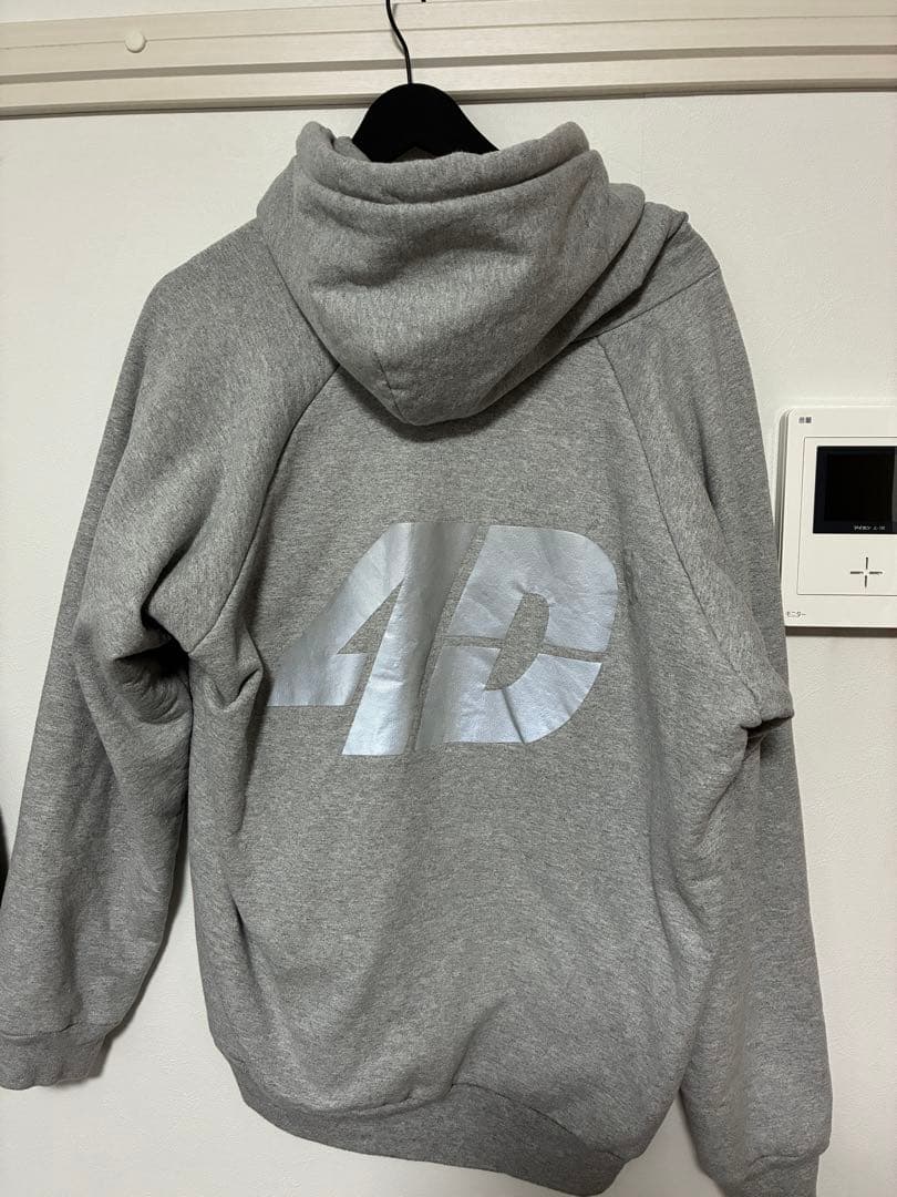 FOUR DOTS グレー パーカー 4Dロゴ　キャンバー　BADHOP