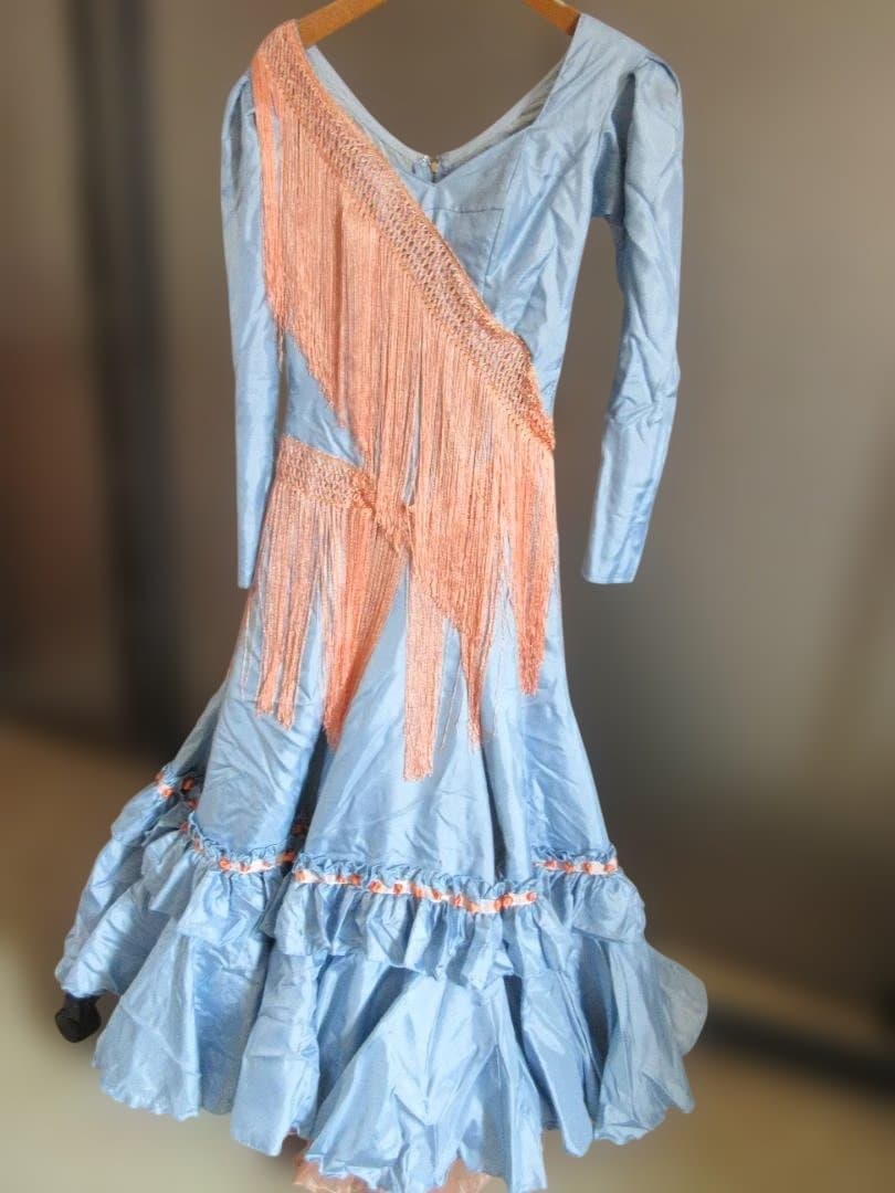 フラメンコドレス 水色ワンピース　ピンクフリンジ付き