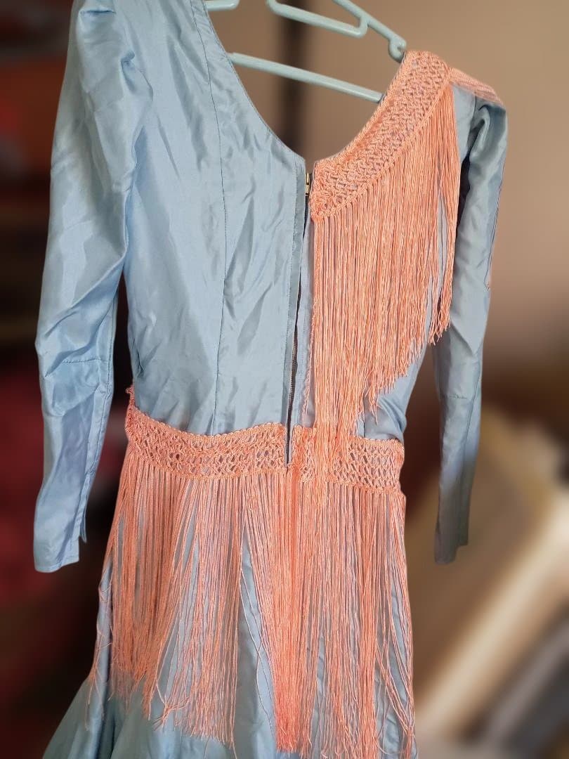 フラメンコドレス 水色ワンピース　ピンクフリンジ付き