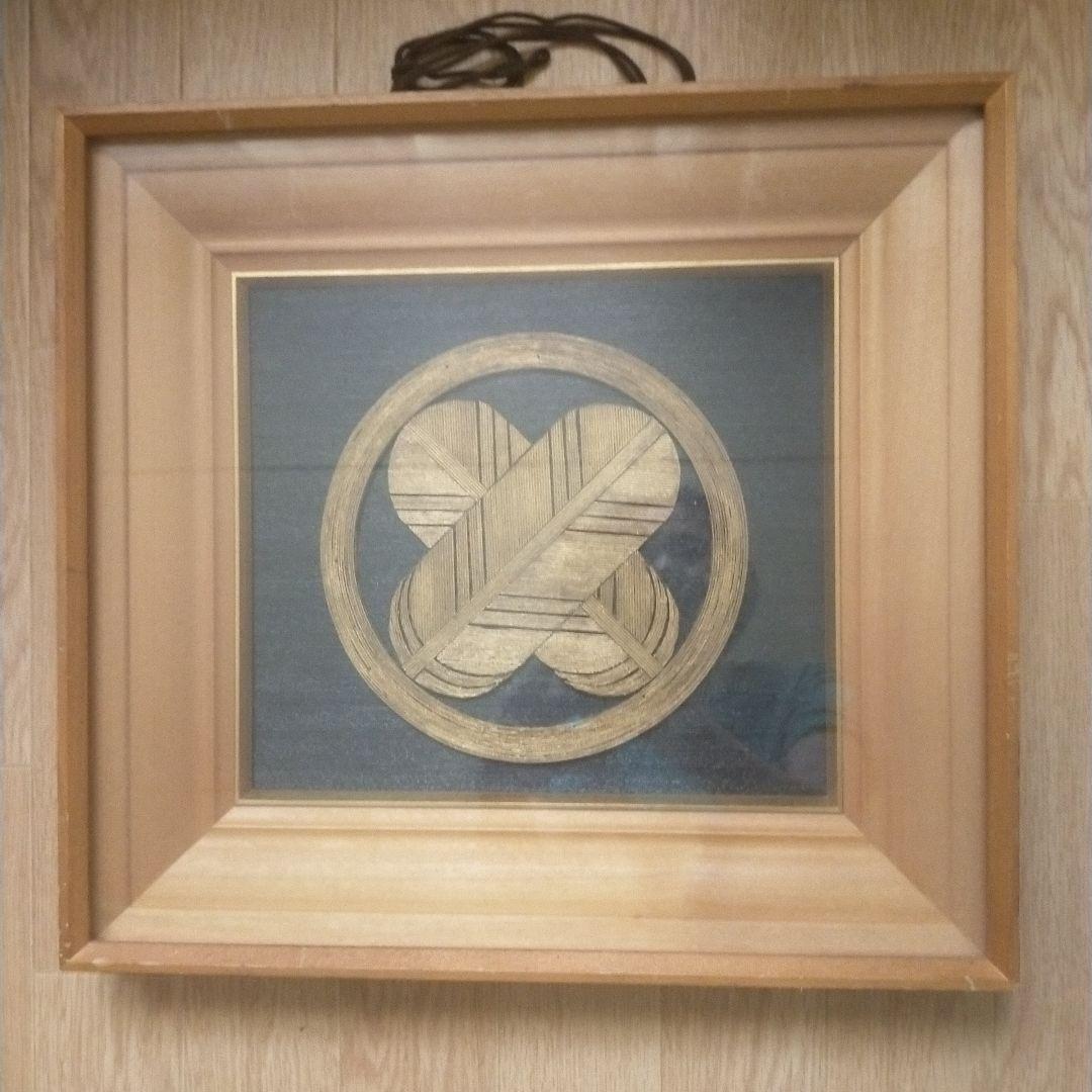 家紋金色モチーフのインテリアアート違い 鷹の羽