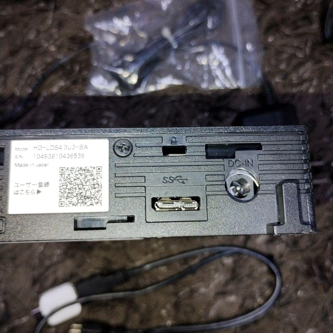 BUFFALO NAS 4TB ブラック 本体とケーブル