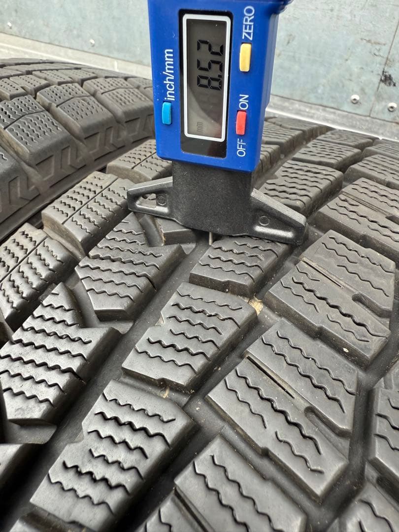 ダンロップスタッドレス205／60R16 92Q超深溝