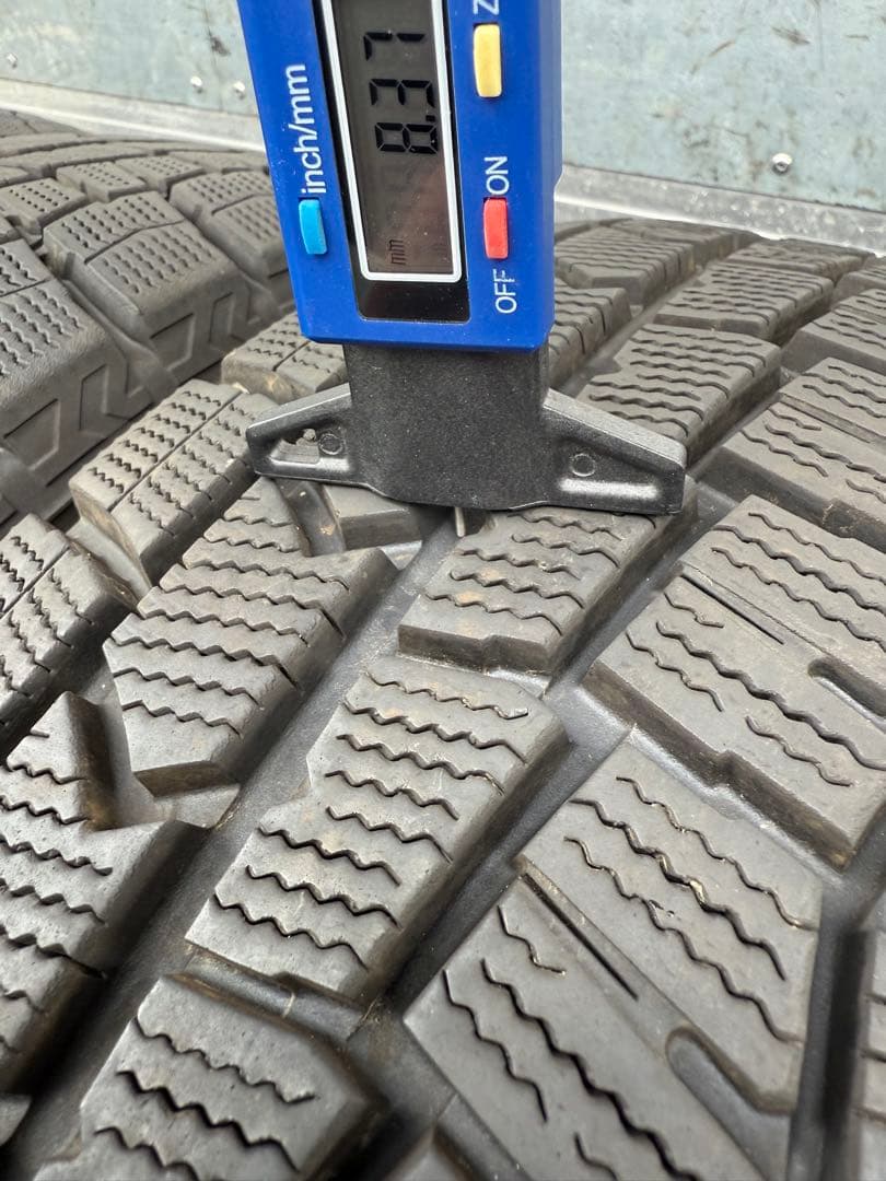 ダンロップスタッドレス205／60R16 92Q超深溝