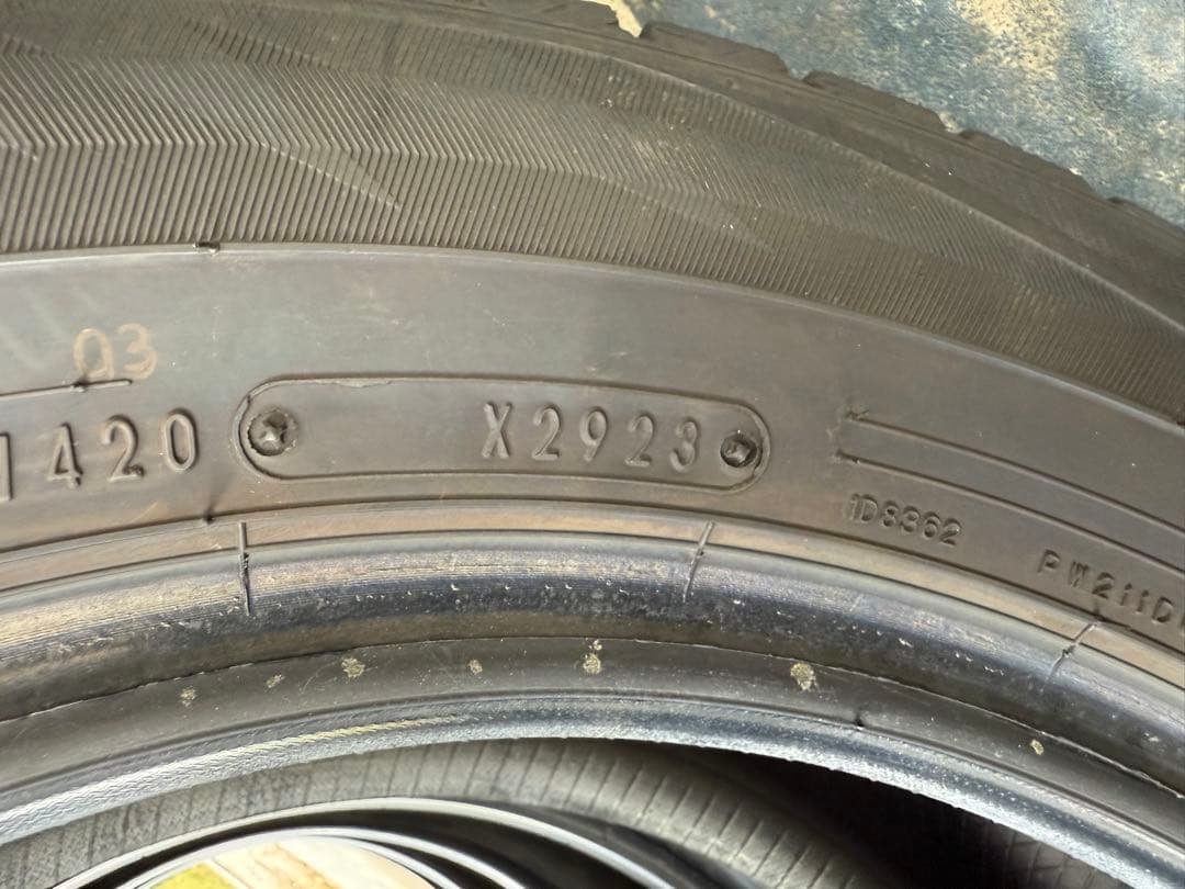 ダンロップスタッドレス205／60R16 92Q超深溝