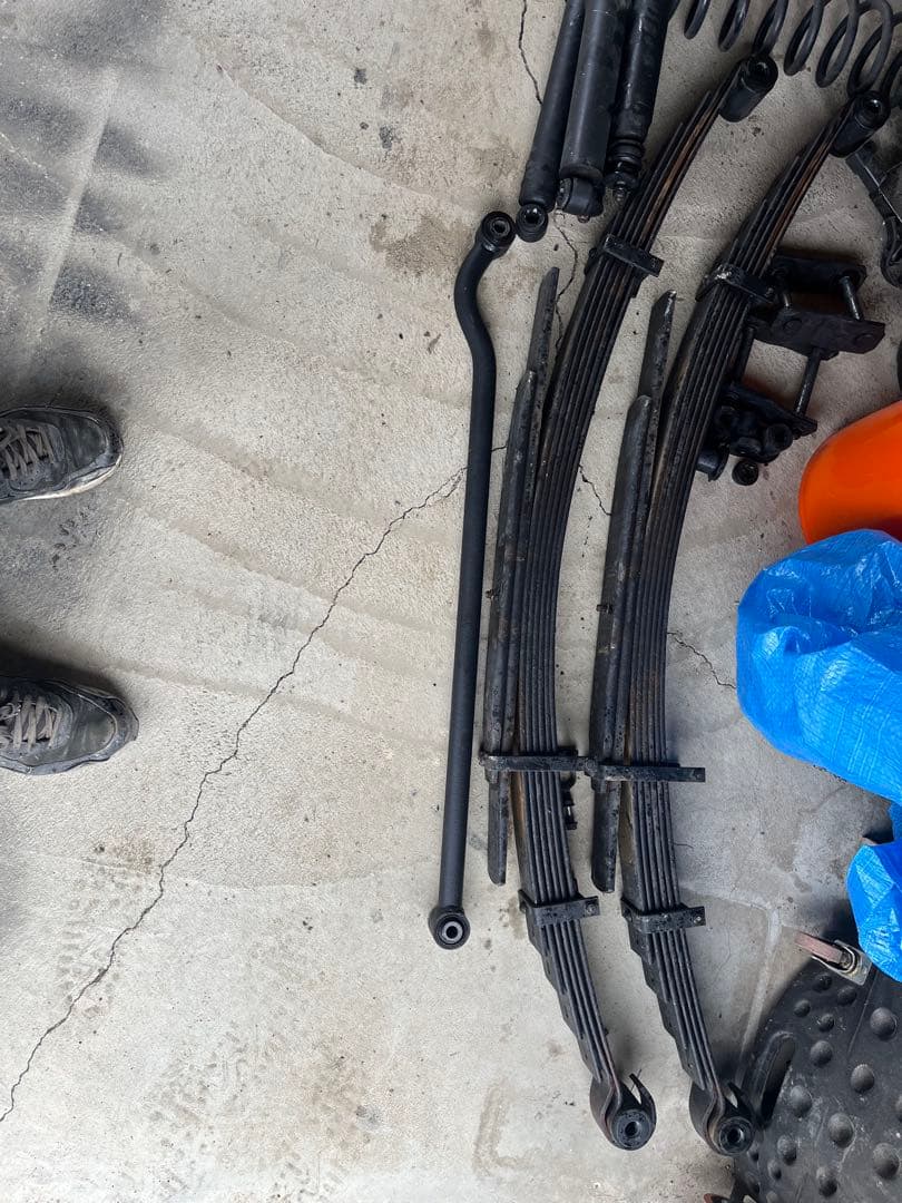 リーフスプリング・ショックアブソーバー・コイルスプリングセット