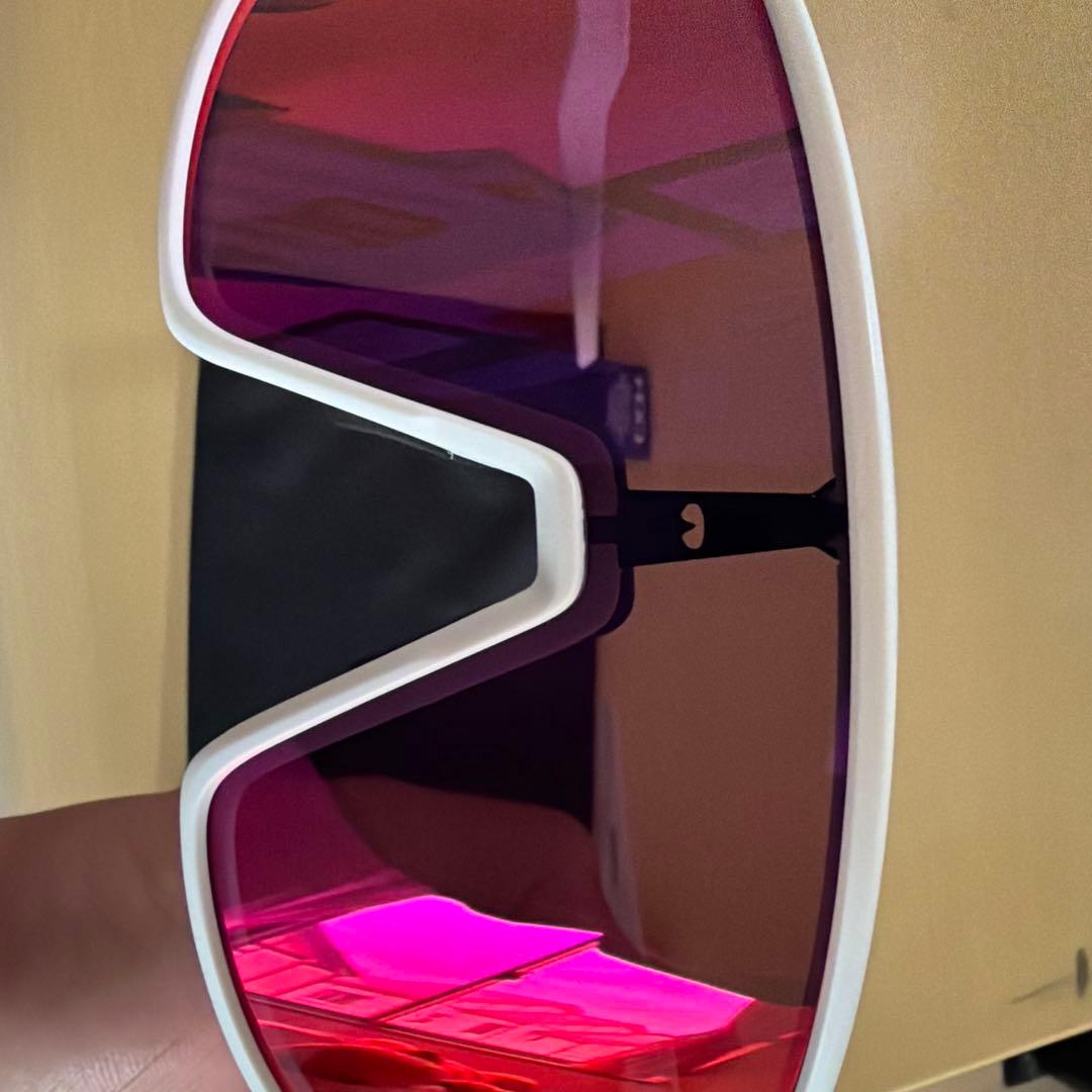 スポーツ用ホワイトフレームレッドレンズサングラス