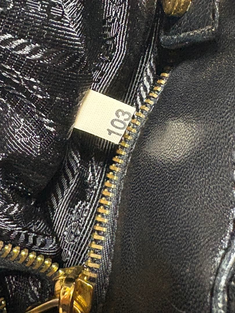 【最終値下げ】PRADA ブラック トートバッグ　ハンドバッグ　プラダ　レア