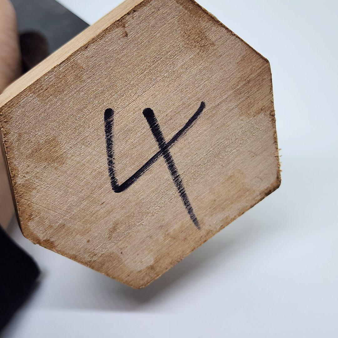 ②【高波動】モリンオ天然石タワー 約28.5cm！台座付き／浄化・空間調整に◎