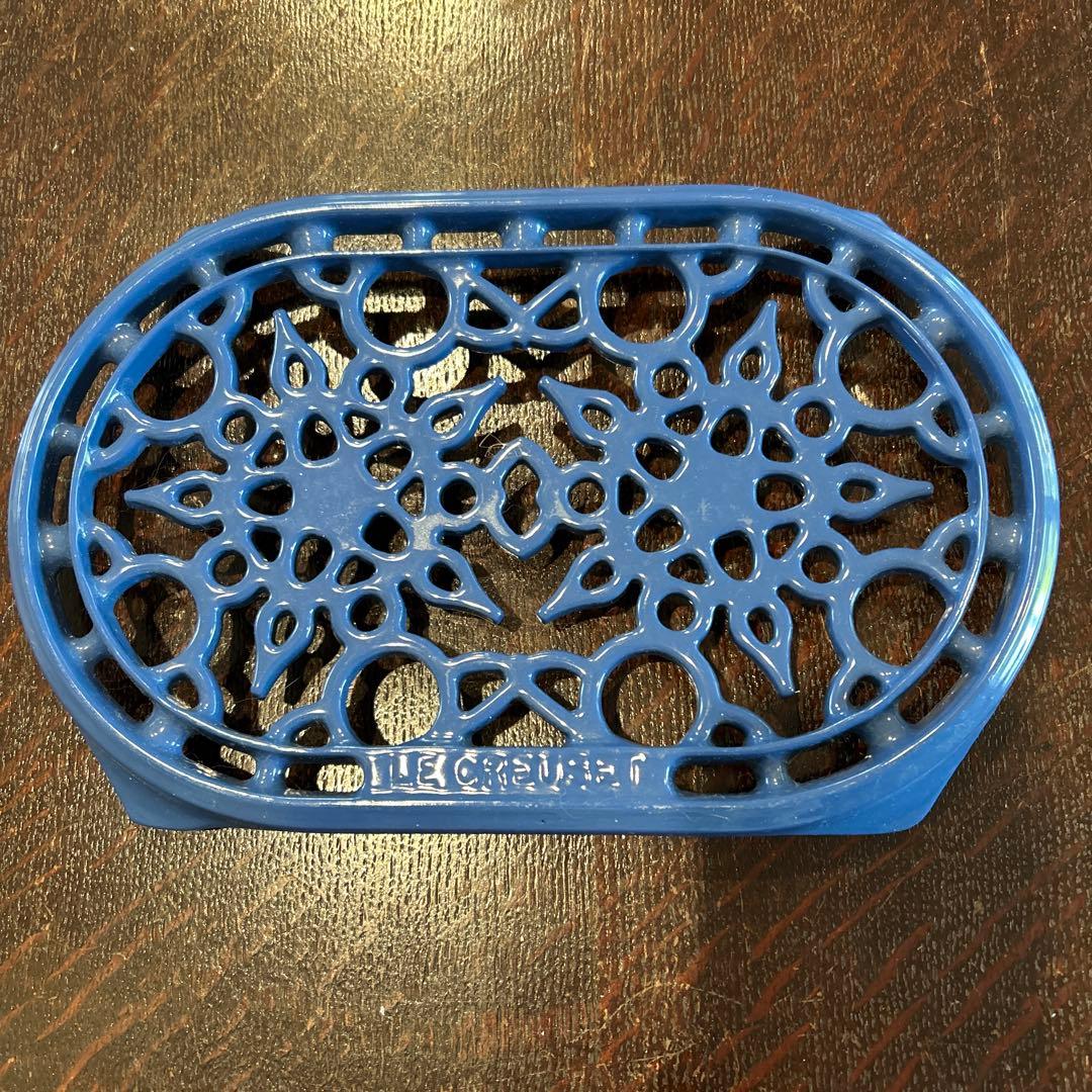 新春SALE ル・クルーゼ　フレンチブルー　青い透かし模様の鍋敷き