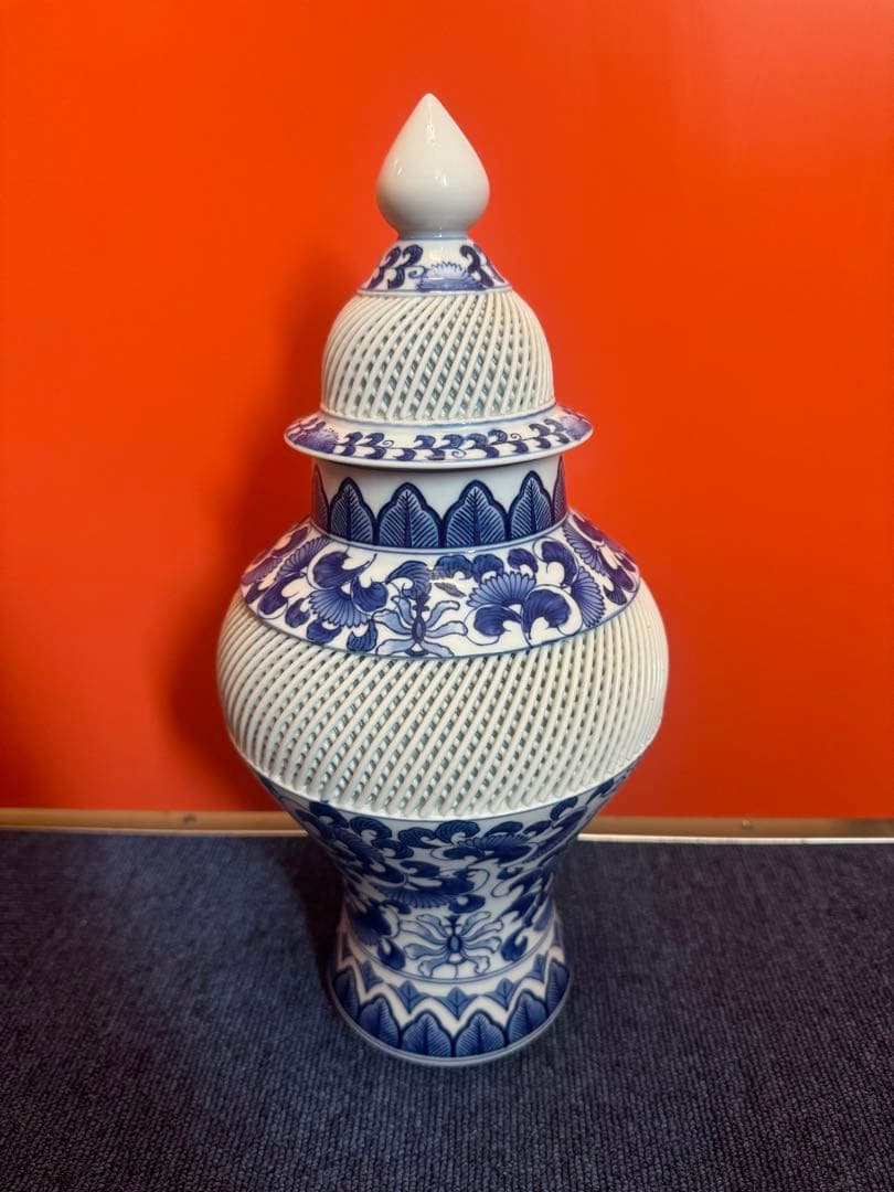 1568 【希少】有田焼　網目透かし壺　琴峰　蓋付き　染付青花花瓶