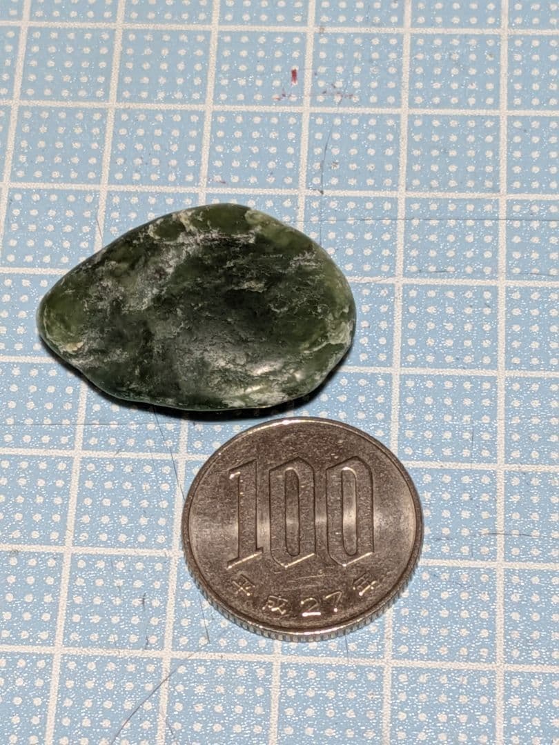 緑色の半透明な石