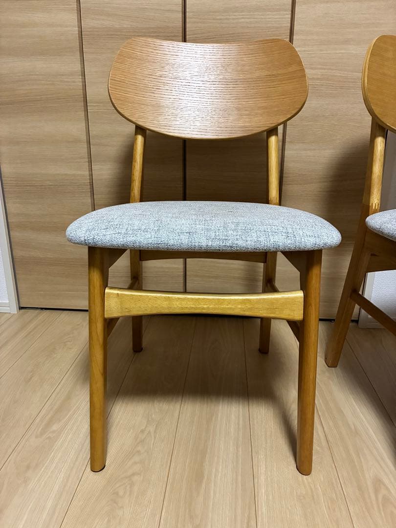 LOWYAの4人掛けダイニングテーブル　ダイニングセット
