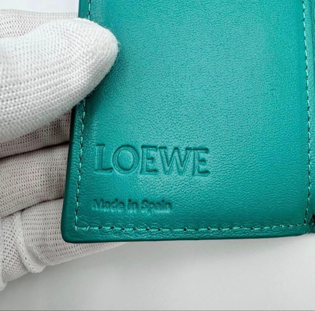 ゆ*こ様 LOEWE トライフォールド　三つ折り財布　エメラルドグリーン　アナグ
