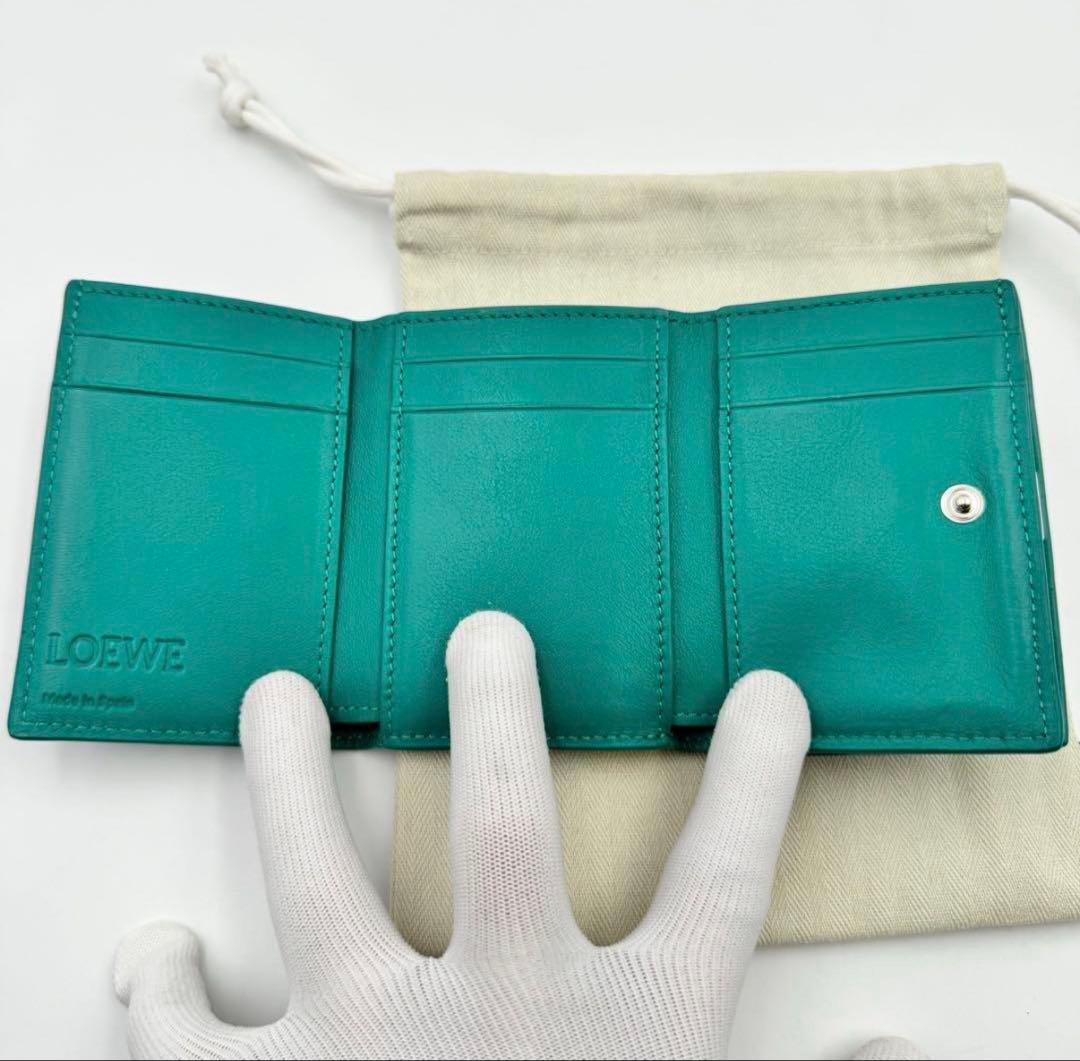 ゆ*こ様 LOEWE トライフォールド　三つ折り財布　エメラルドグリーン　アナグ