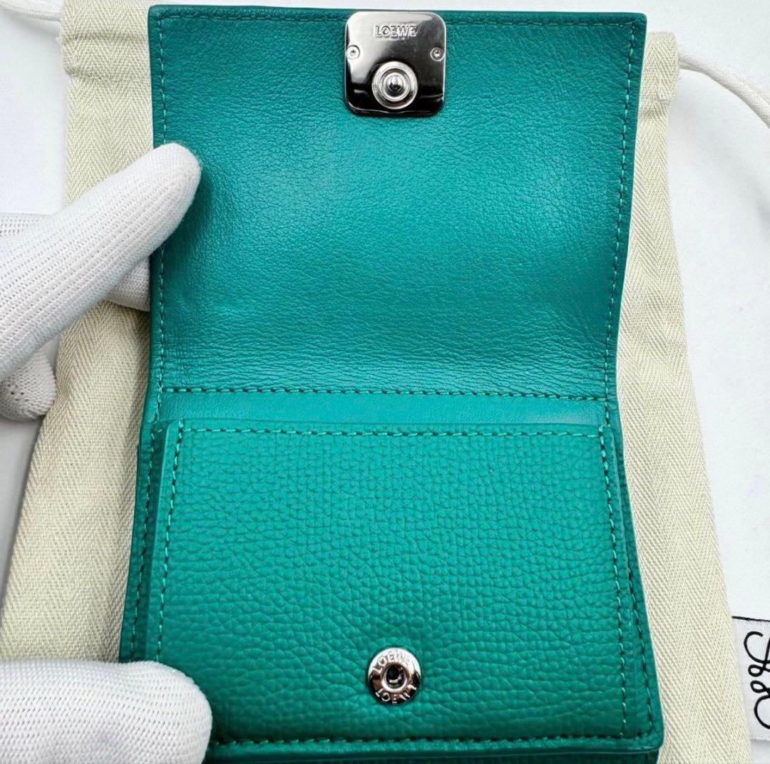 ゆ*こ様 LOEWE トライフォールド　三つ折り財布　エメラルドグリーン　アナグ