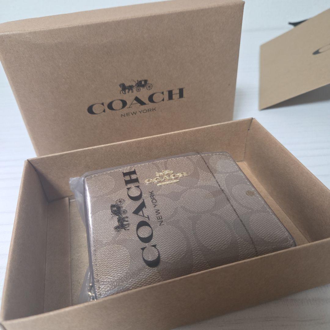 COACH C3309 Cチャーム シグネチャー 二つ折り財布 カーキ　ブラウン