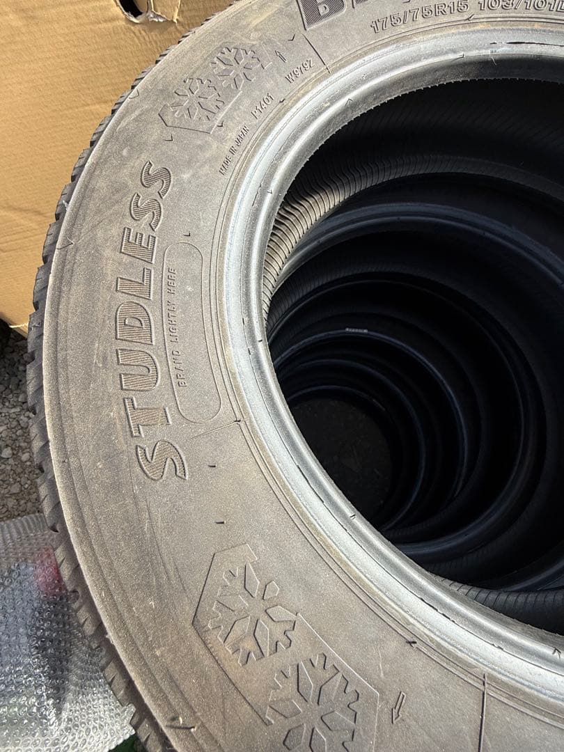 ブリヂストンBLIZZAK 175/75R15 103/101スタッドレス６本