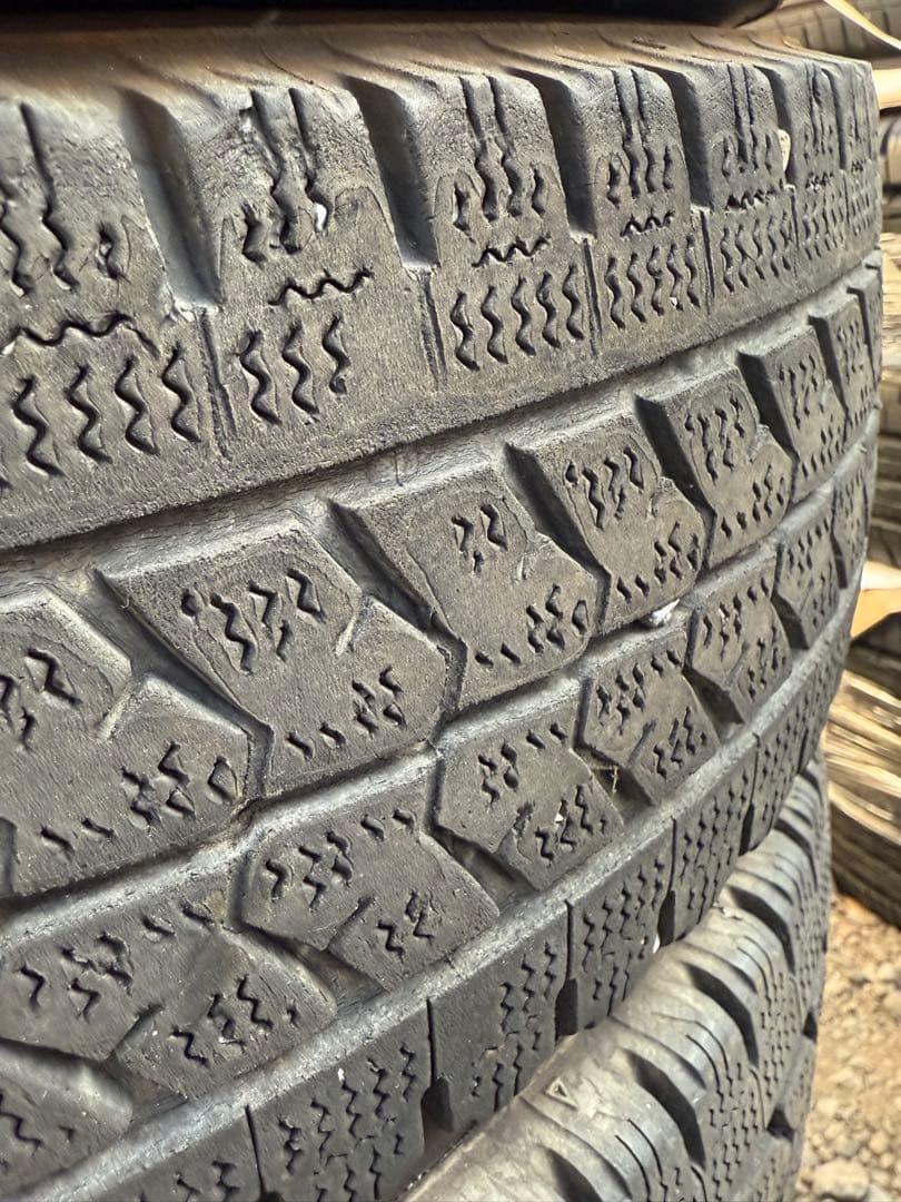 ブリヂストンBLIZZAK 175/75R15 103/101スタッドレス６本